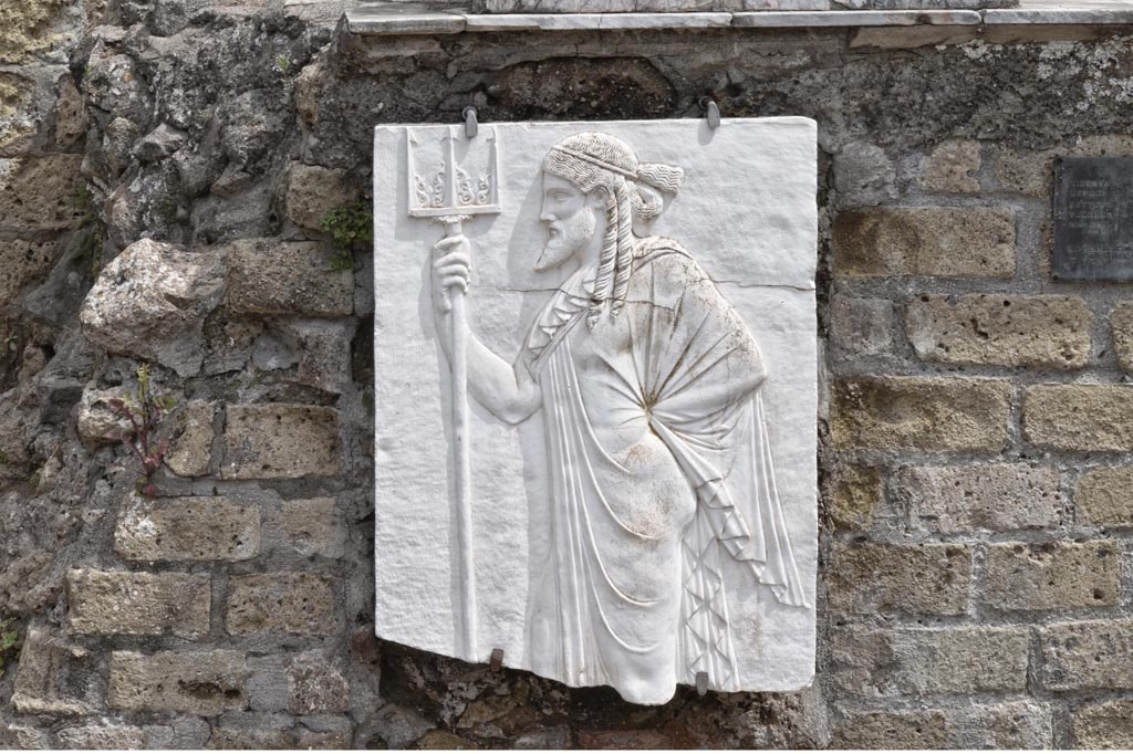 Herculaneum, April 2018. Reproduction relief of Neptune, from the shrine of Four Gods on the Sacred Area terrace.
Photo courtesy of Ian Lycett-King. Use is subject to Creative Commons Attribution-NonCommercial License v.4 International.